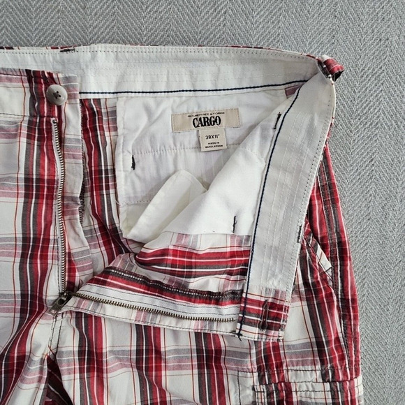 Roundtree & Yorke Cargo Shorts Men's Size 38 Red & White Plaid 11" Inseam - Picture 10 of 11